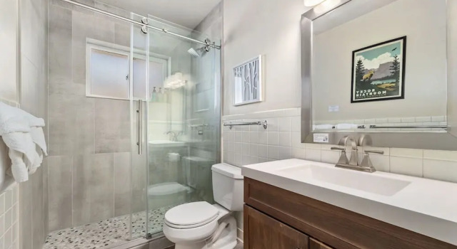 Azure Suite Walkable Old Town Condo w/ Park View, Забронировать Апартаменты/квартира Форт-Коллинс Колорадо, рядом с UCHealth Poudre Valley Hospital