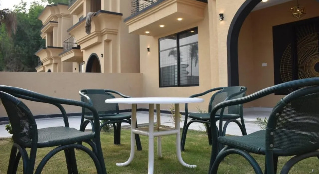 Fantastic Spanish Villas In Heart Of Mirpur Azad Kashmir Pakistan, Забронировать Вилла Rachiāl штат Джамму и Кашмир