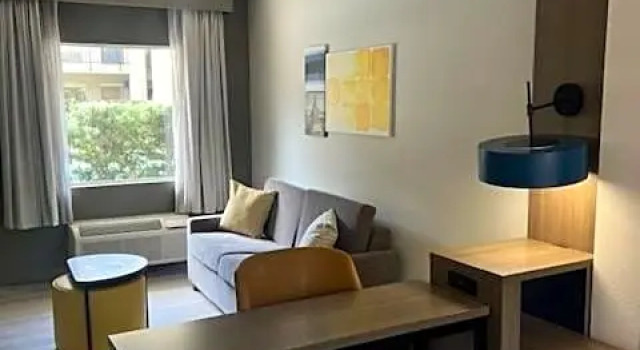 Люкс с видом на внутренний двор Comfort Suites Baton Rouge South I-10