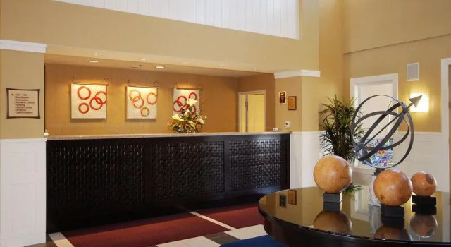 Кровать в общем номере Best Western Plus Marina Gateway Hotel