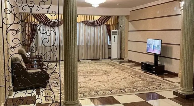 Lokomotiv Hotel, Varaa Hotelli Kum Tashkent