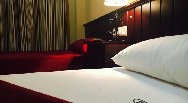 Трёхместный семейный номер Standard с балконом Hostal Pechi
