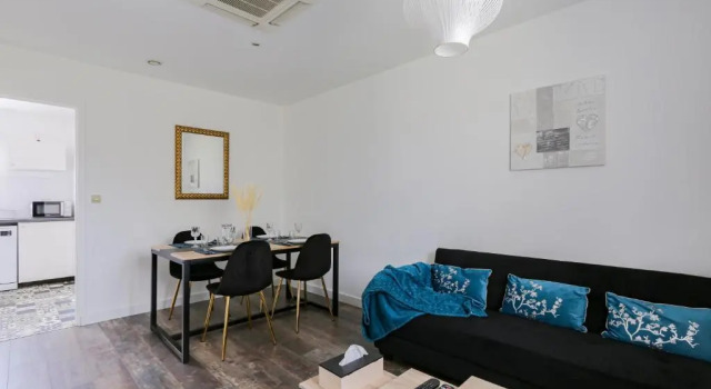Le Vexin, Book Apartment  
