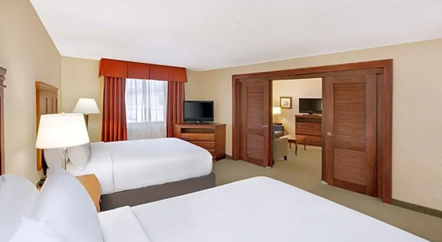 Люкс c 1 комнатой Holiday Inn Express Dallas Market Center by IHG