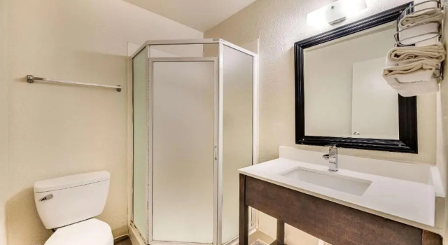 Четырёхместный номер Standard Econo Lodge Stockton near I-5 Fairgrounds