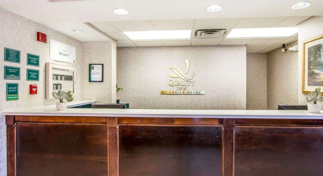 Quality Inn Foley - Gulf Shores North, Book Hotel Hoteller i Foley med parkering, Parkering