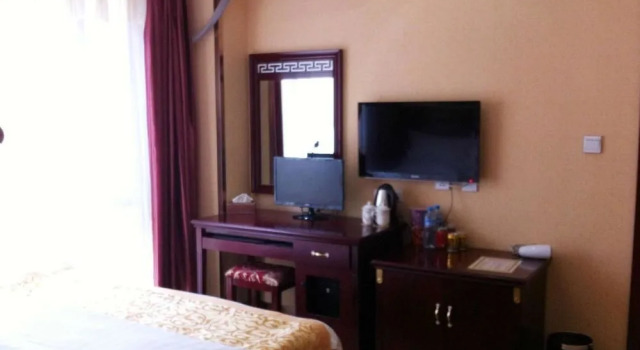Jia Ji Business Hotel, Rezerwuj Hotel Hotele w Kunming z parkingiem, Parking