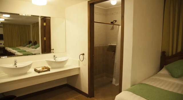 Кровать в общем номере Hotel Felicidad