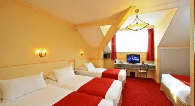 Семейный номер Standard с балконом Best Western Beauséjour