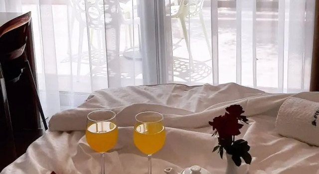 Люкс Deluxe с балконом и с видом на сад Perla Luxury