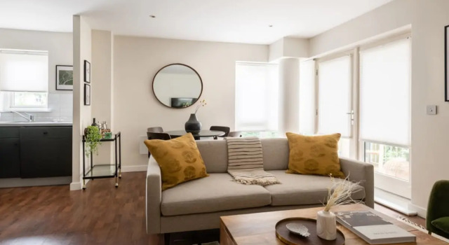 The Bow Mews - Modern & Bright 2BDR Apartment with Patio, Varaa Huoneisto Asunnot kohteessa Merseyside, Huoneisto
