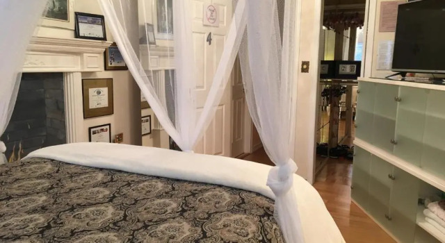 Люкс Dianas Luxury Bed and Breakfast