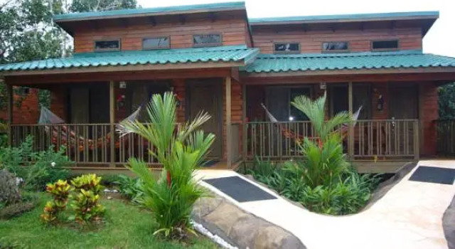 Кровать в общем номере Blue River Resort & Hot Springs