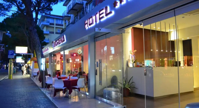 Полулюкс Hotel Morena