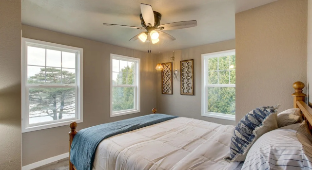 Коттедж с 2 комнатами Riverfront Two Rivers Vacation Rental By Beaches