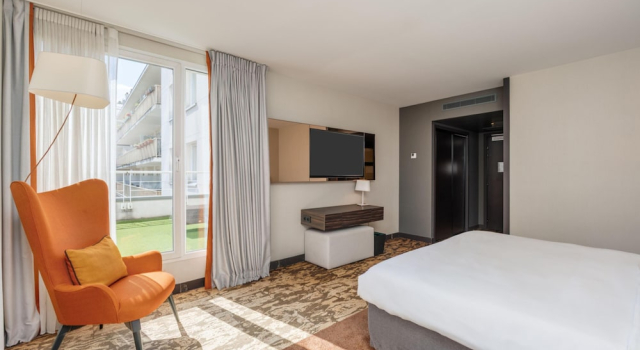 Двухместный номер Deluxe с видом на сад DoubleTree by Hilton Paris Boulogne