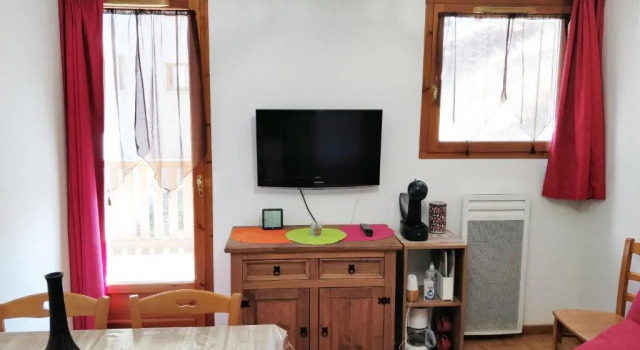 Appartement 4/6 Personnes Puy Saint Vincent, Забронировать Апартаменты/квартира Отели Пюи-Сен-Венсан с бассейном, рядом с Горнолыжный подъемник Роше Нуар, Бассейн
