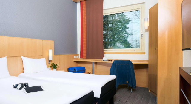 ibis Como