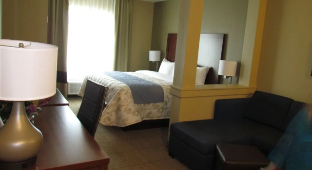 Двухместный люкс Heartland Inn and Suites