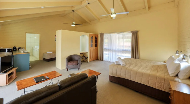 Люкс с балконом Motel Meneres