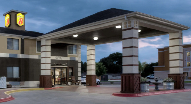 Super 8 by Wyndham Victoria/North/Mall Area, Book Mini-hotel Victoria Houston