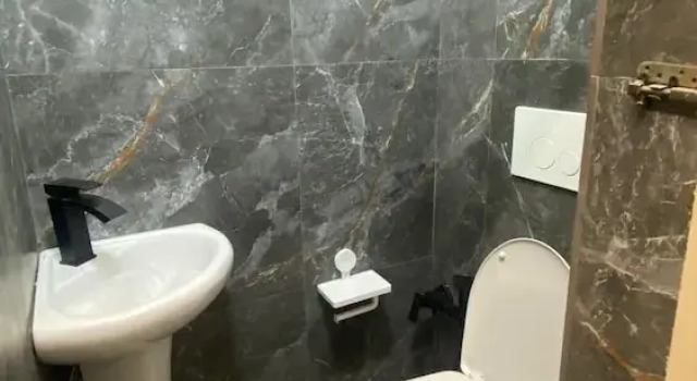 Кровать в общем номере (мужской номер) Happy Moments Hostel