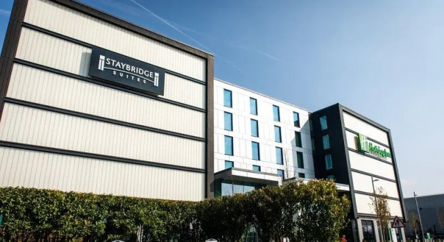 Номер Superior Staybridge Suites London Heathrow - Bath Road by IHG