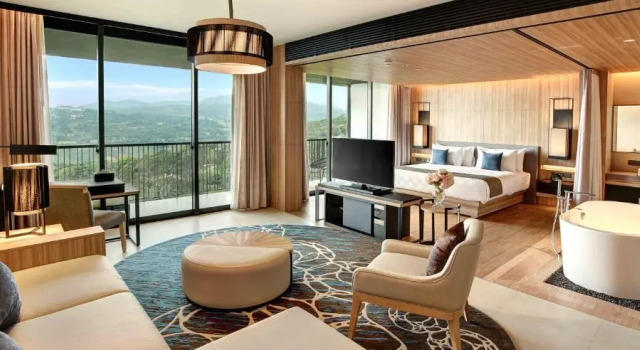 Junior suite Royal Tulip Gunung Geulis Resort and Golf