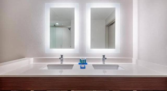 Двухместный номер Deluxe Holiday Inn Express & Suites Santa Ana - Orange County by IHG