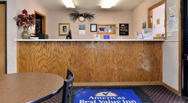 Americas Best Value Inn Beardstown, Rezerwuj Hotel Hotele w Beardstown z parkingiem, Parking