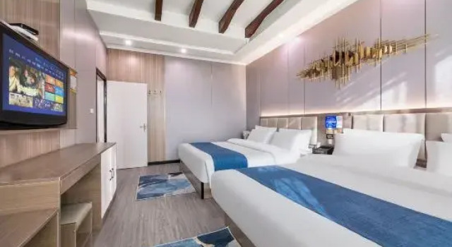 Люкс Premier Fengdu Riverside Holiday Inn