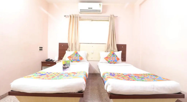 Hotel Crystal Court