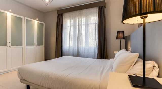 Cosy 4bdr in Exiample, 10mins to Plaza Catalunya, Забронировать Отель Барселона провинция Барселона, рядом с Jove Regina Theatre