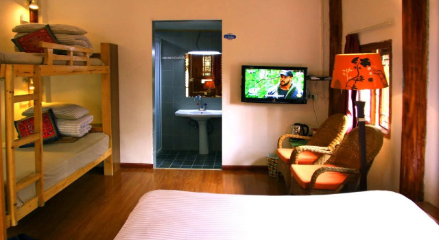 Lao Shay Youth Hostel Lijiang, Забронировать Хостел Хостелы Лицзян, рядом с Улица Сквер-стрит Древнего города Даянь, Хостел