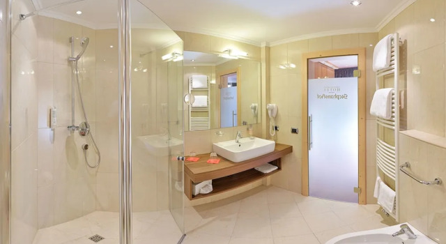 Четырёхместный номер Standard с 2 комнатами с балконом Granpanorama Hotel StephansHof