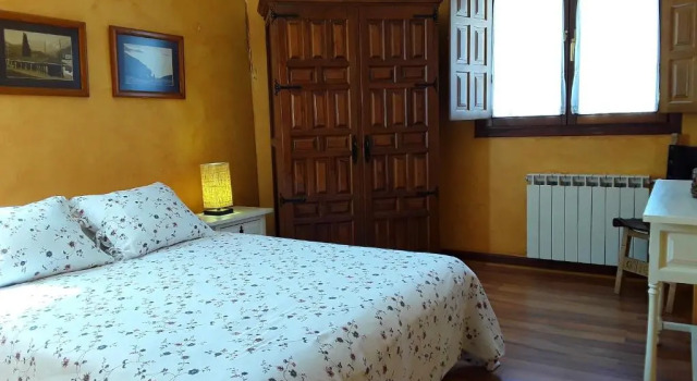 La Fragua de La Vega, Забронировать Апарт-отель Отели Liébana с парковкой, Парковка