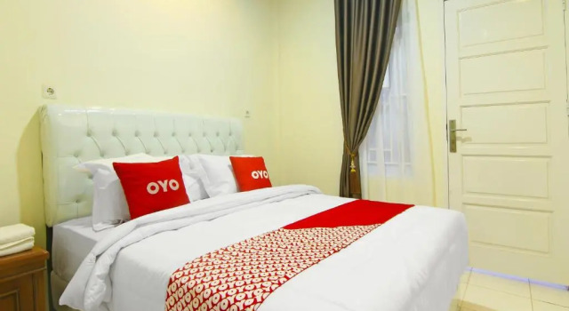 OYO 90978 Khalifi Guesthouse Syariah, Rezerwuj Hotel Padang Sumatra