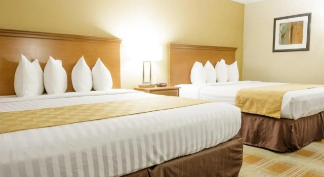 Четырёхместный номер Deluxe Best Western Kiva Inn
