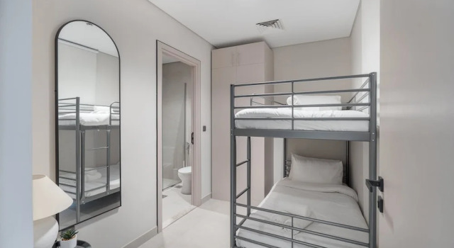 Free housekeeping visits during your stay - StayShort - Classy 4-Bedroom Villa With Spacious Balcony in Nad Al Sheba, Забронировать Вилла Коттеджи Дубая, Коттедж