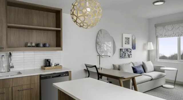 Люкс Element by Marriott Branson
