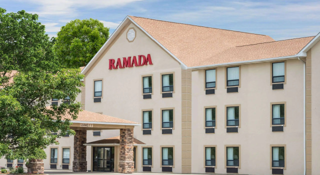 Ramada by Wyndham Strasburg Dover, Prenota Hotel Dover Ohio
