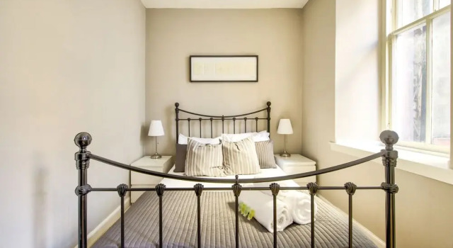 JOIVY Great Location! - Charming Apt by Edinburgh Castle, Забронировать Отель Эдинбург Midlothian, рядом с Национальный музей Шотландии