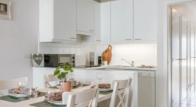 Апартаменты Bright Apartment With 2 Terraces Close to Beach