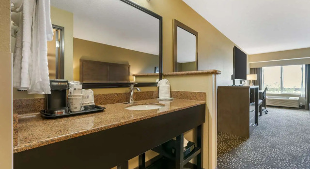 Четырёхместный люкс с видом на реку Best Western Columbia River Waterfront Hotel Astoria