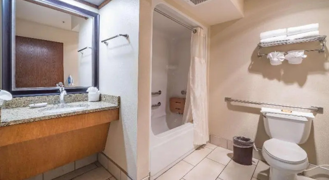 Четырёхместный номер Standard Best Western Plus GranTree Inn