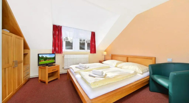 Hotel Erika, Забронировать Отель Отели Шпиндлерув-Млин с парковкой, рядом с Горнолыжный курорт Шпиндлерув-Млин, Парковка