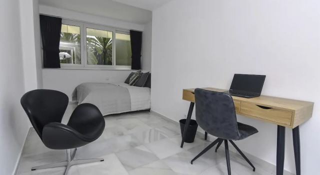 Port Oasis Golden Mile Apartment