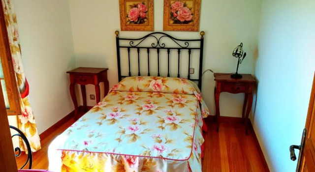 Коттедж CASA AMPLIA CON JARDÍN Y APARCAMIENTO G-100147
