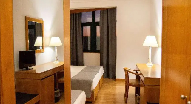 Трёхместный номер Standard TRYP by Wyndham Montijo Parque Hotel