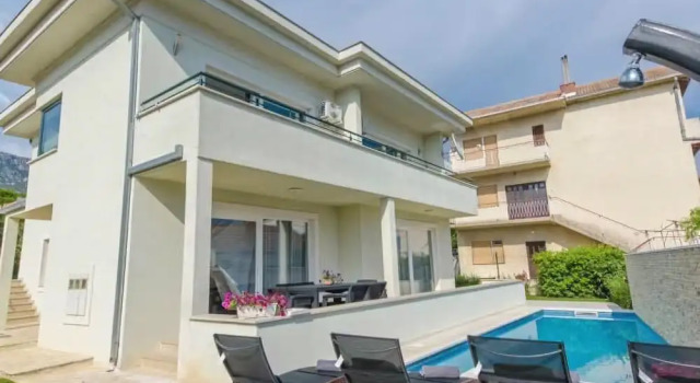 Villa Barbara-Kastela, Book Villa Kaštel Gomilica 